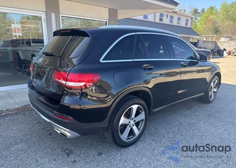 2016 Mercedes-Benz Glc 300 from USA, damaged, VIN WDC0G4JB8GF092625